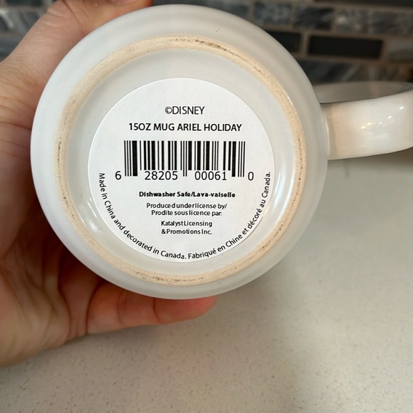 Brand New 15pz Holiday Ariel Coffee Mug - Picture 4 of 4